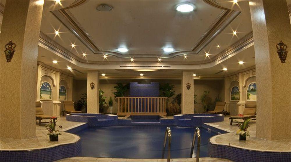 Royal Beach Resort & Spa Sharjah Bagian luar foto