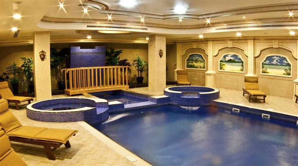 Royal Beach Resort & Spa Sharjah Bagian luar foto