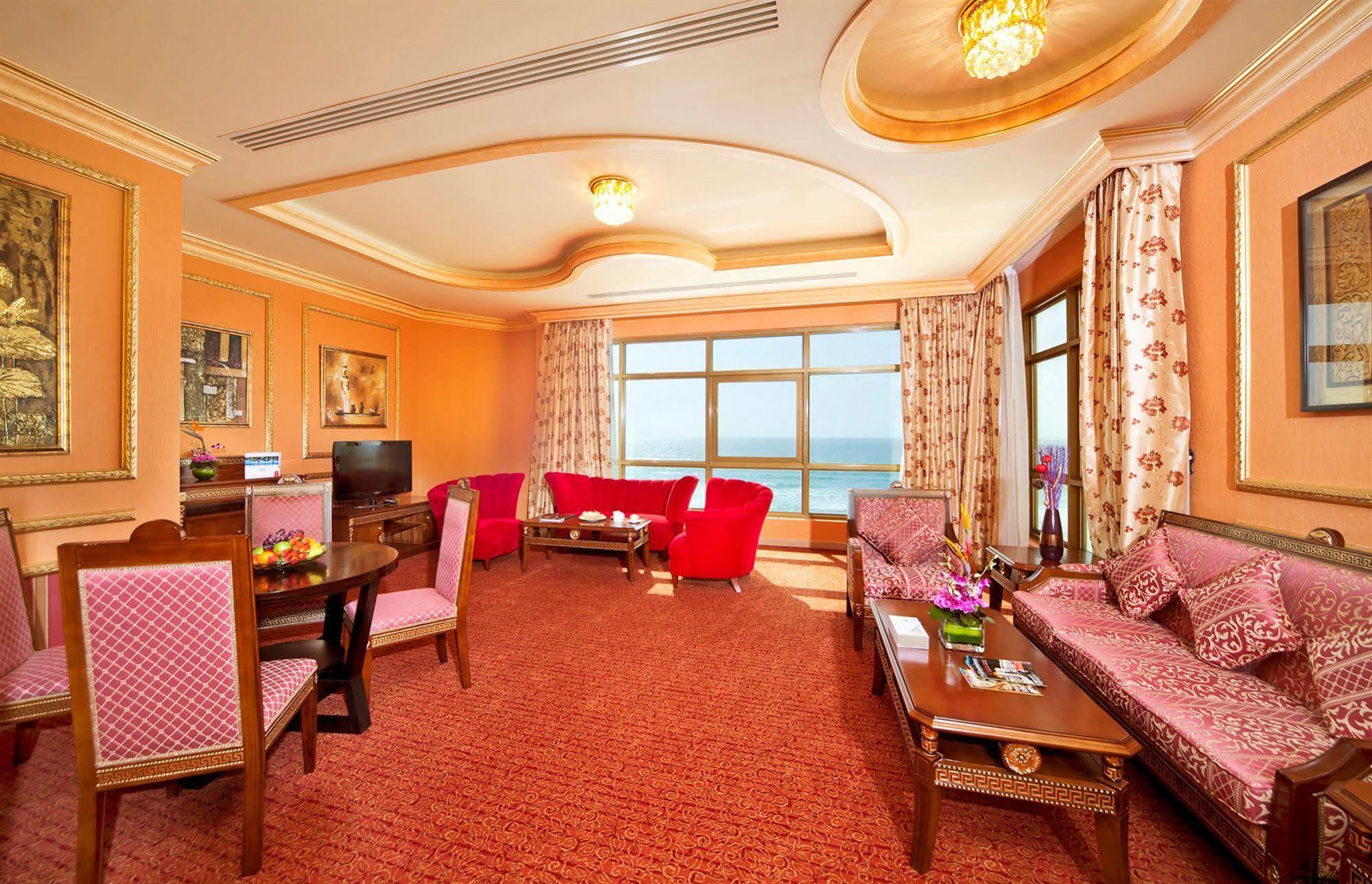 Royal Beach Resort & Spa Sharjah Bagian luar foto