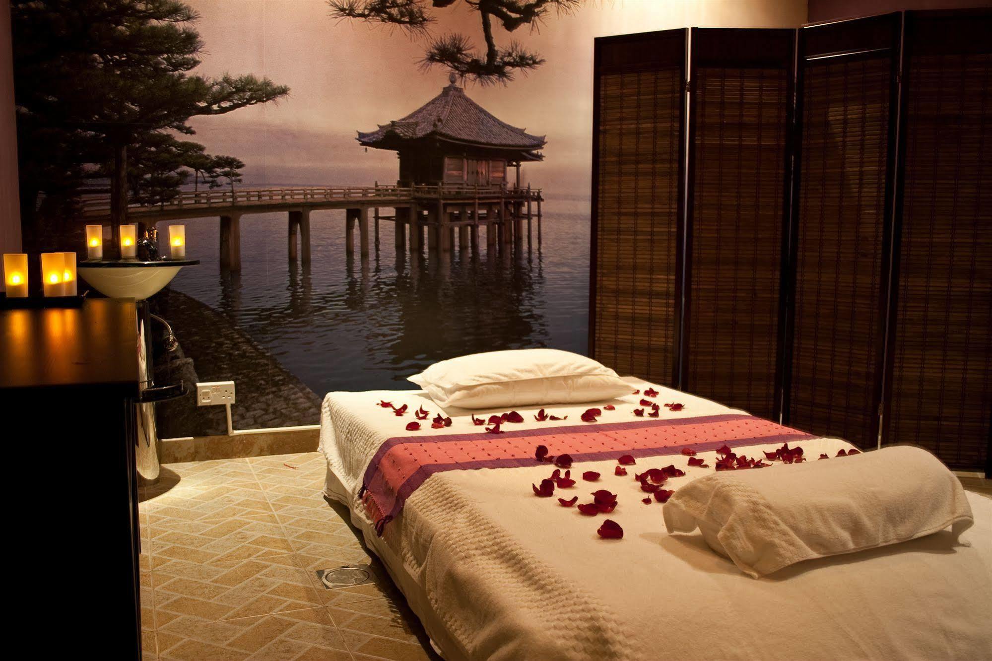 Royal Beach Resort & Spa Sharjah Bagian luar foto
