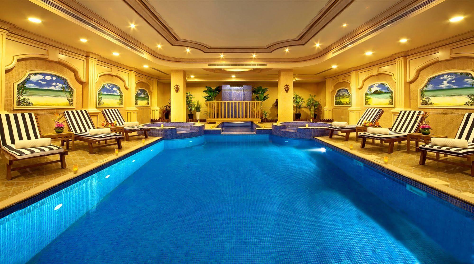 Royal Beach Resort & Spa Sharjah Bagian luar foto